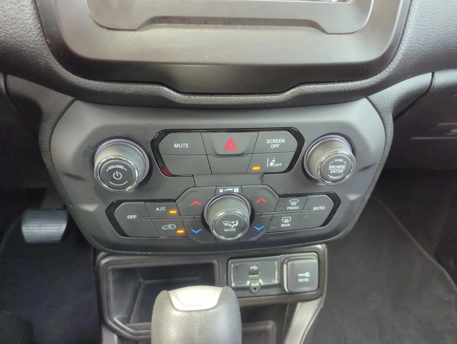 2021 Jeep Renegade Latitude FWD photo 9