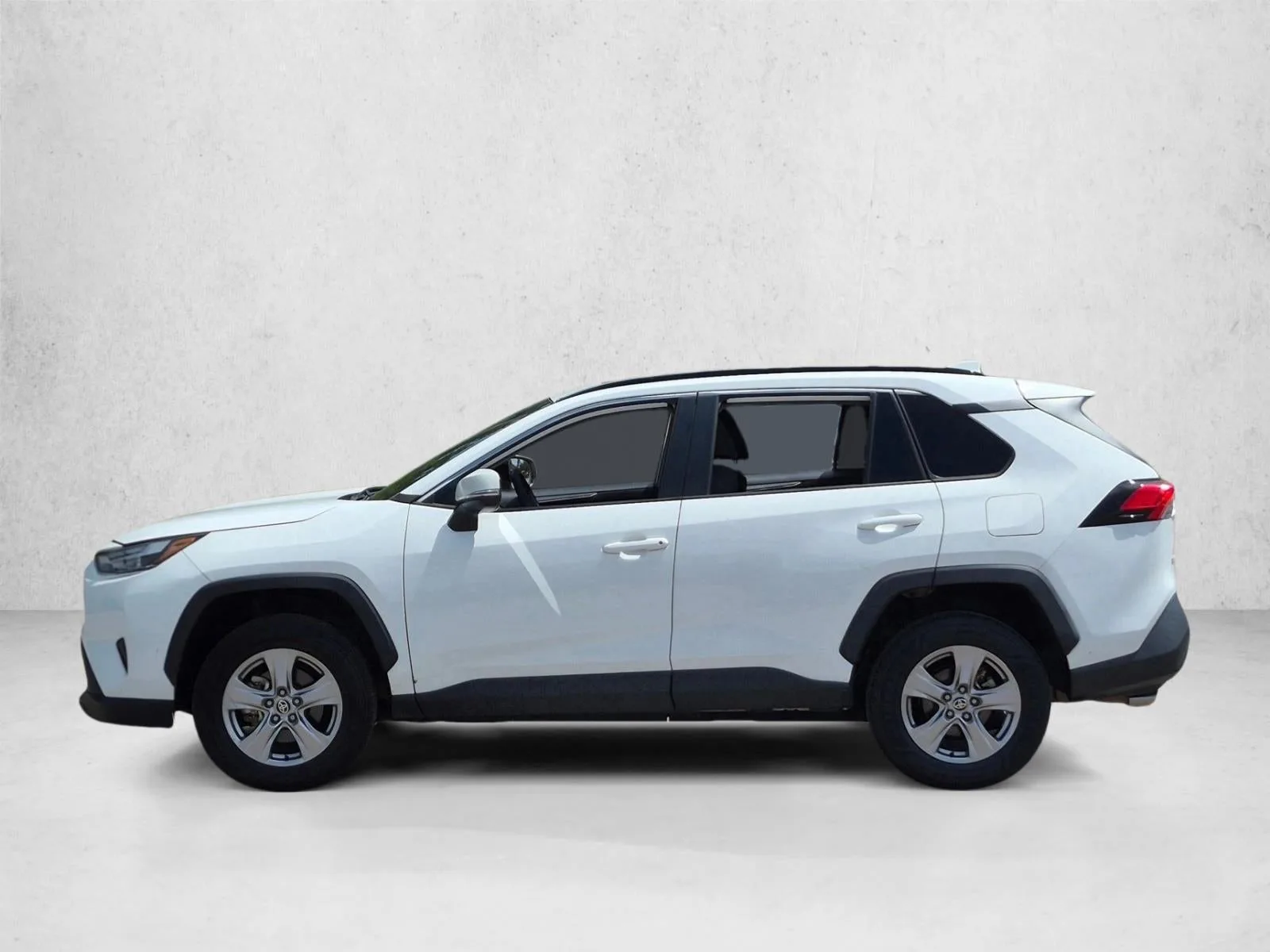 2023 Toyota RAV4 XLE photo 8