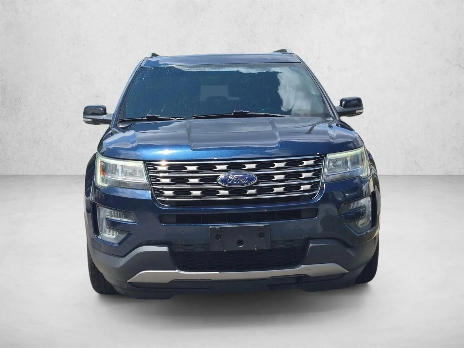 2017 Ford Explorer XLT FWD photo 2