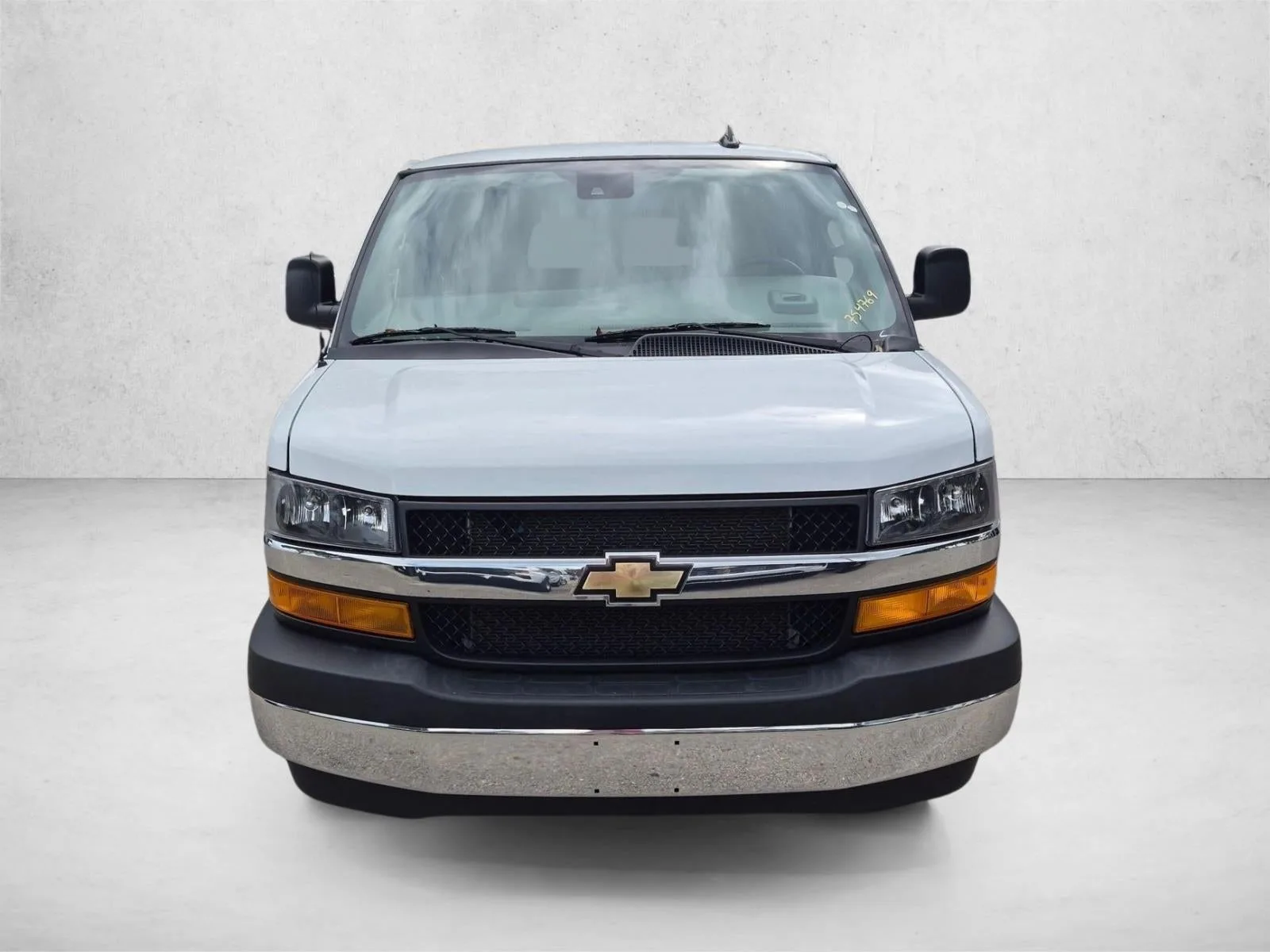 2024 Chevrolet Express Passenger 3500 1LT photo 2