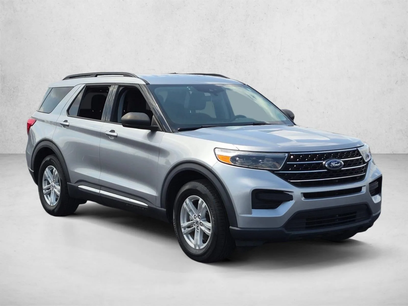 2021 Ford Explorer XLT photo 3