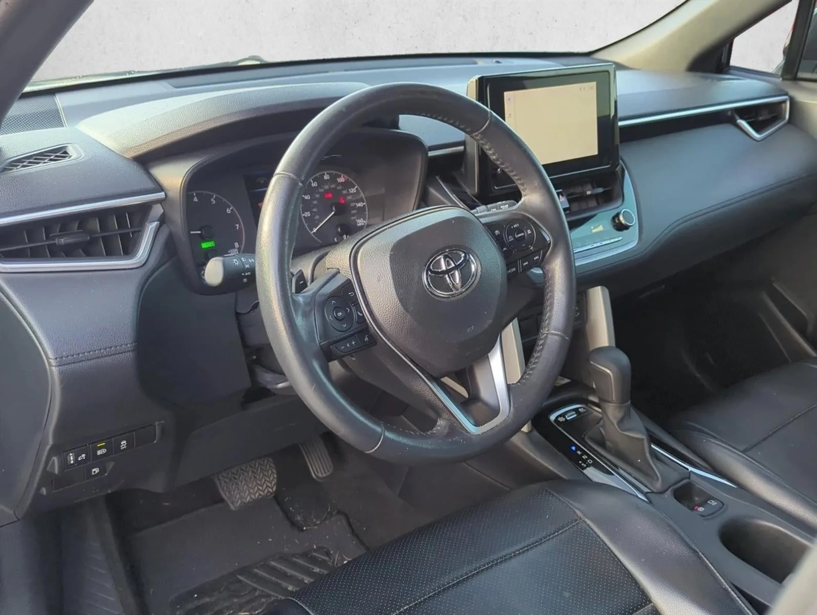 2023 Toyota Corolla Cross Hybrid SE 4WD (Natl) photo 9