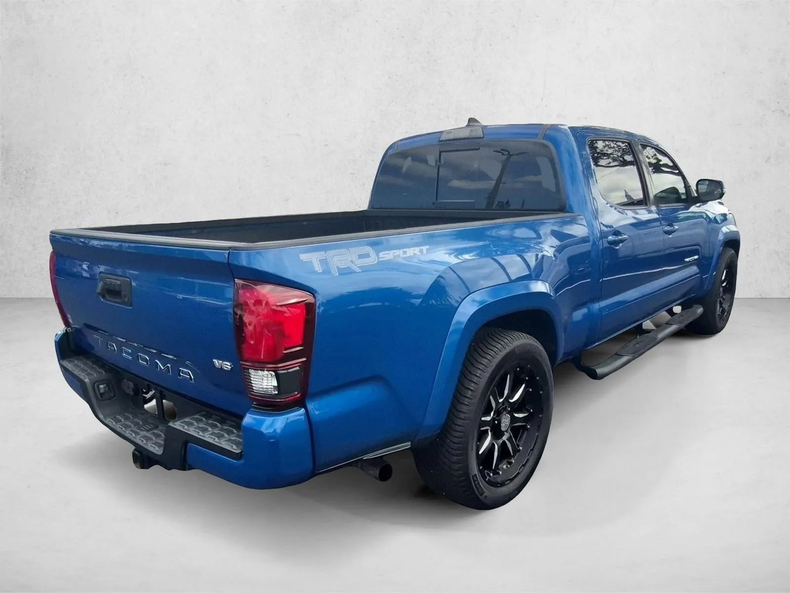 2018 Toyota Tacoma TRD Sport photo 5
