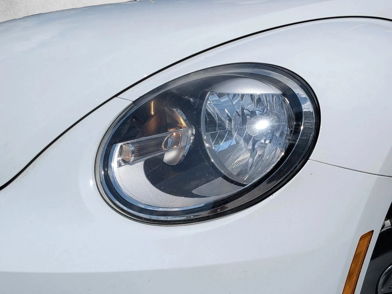 2016 Volkswagen Beetle Convertible 2dr Auto 1.8T S photo 2