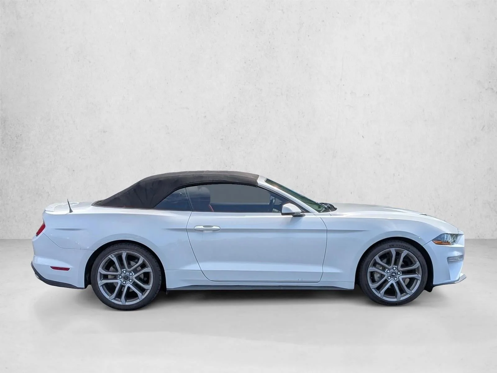 2018 Ford Mustang EcoBoost Premium Convertible photo 5