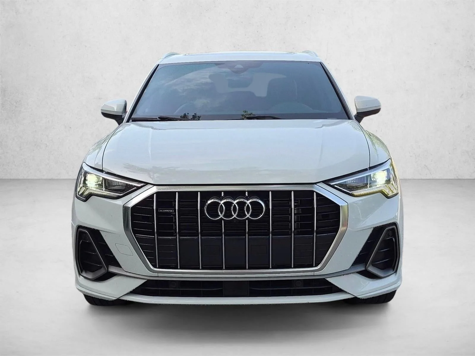2022 Audi Q3 S line Premium Plus 45 TFSI quattro photo 2