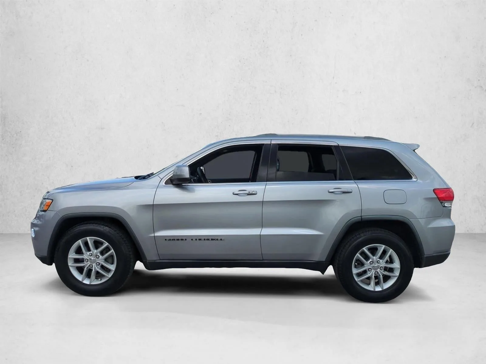2017 Jeep Grand Cherokee Laredo 4x2 photo 9