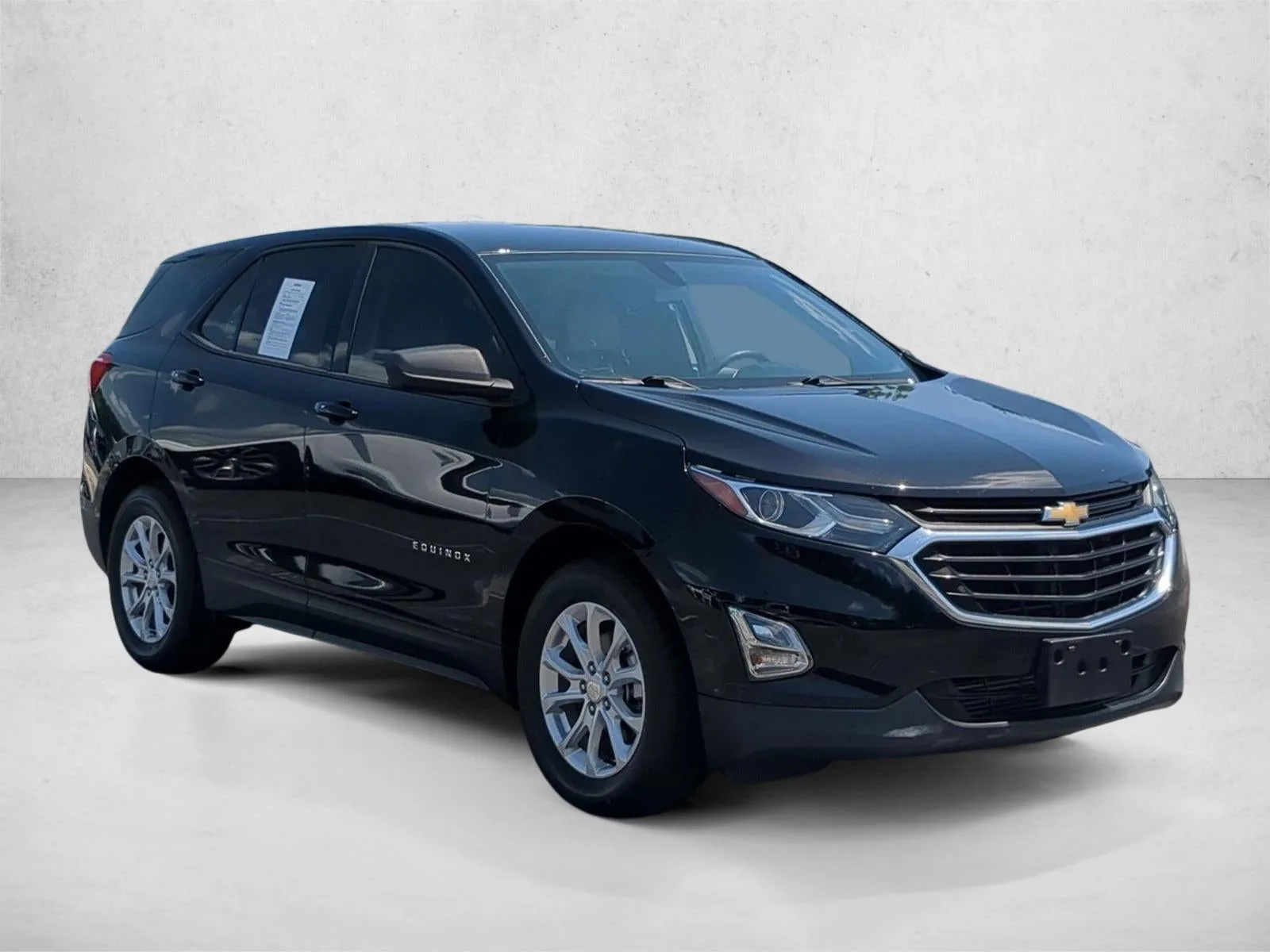 2018 Chevrolet Equinox LS photo 3
