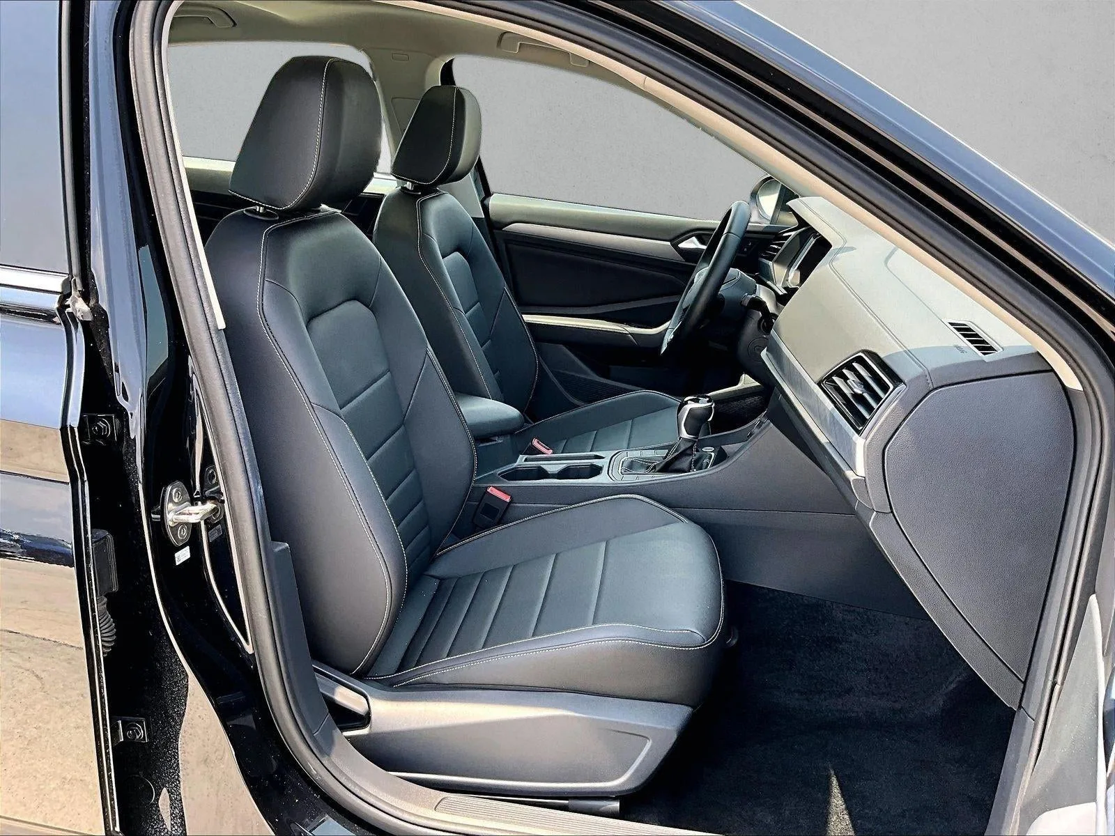 2023 Volkswagen Jetta SE Auto photo 9