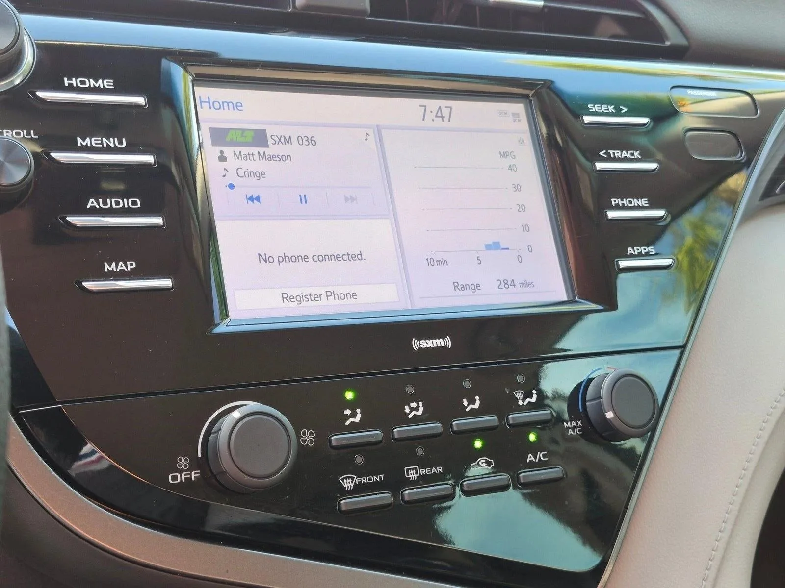 2020 Toyota Camry LE Auto (SE) photo 12