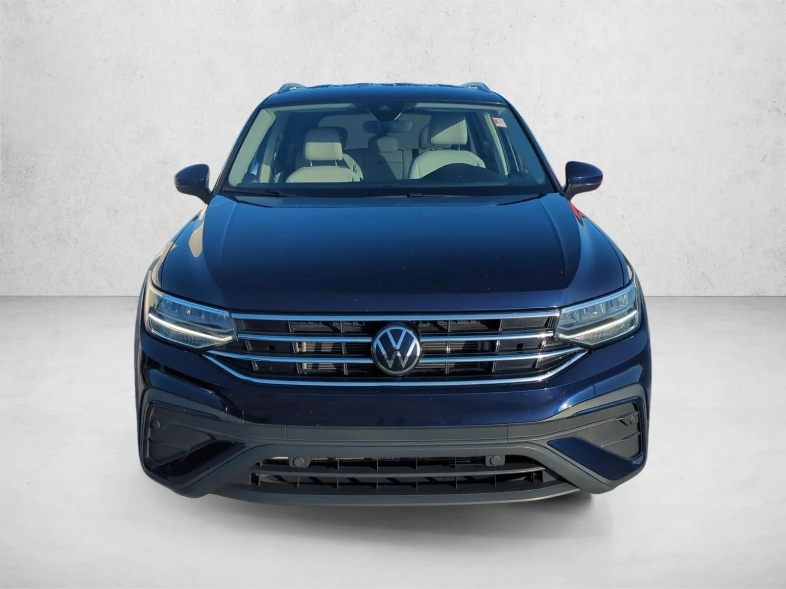 2022 Volkswagen Tiguan 2.0T SE FWD photo 2