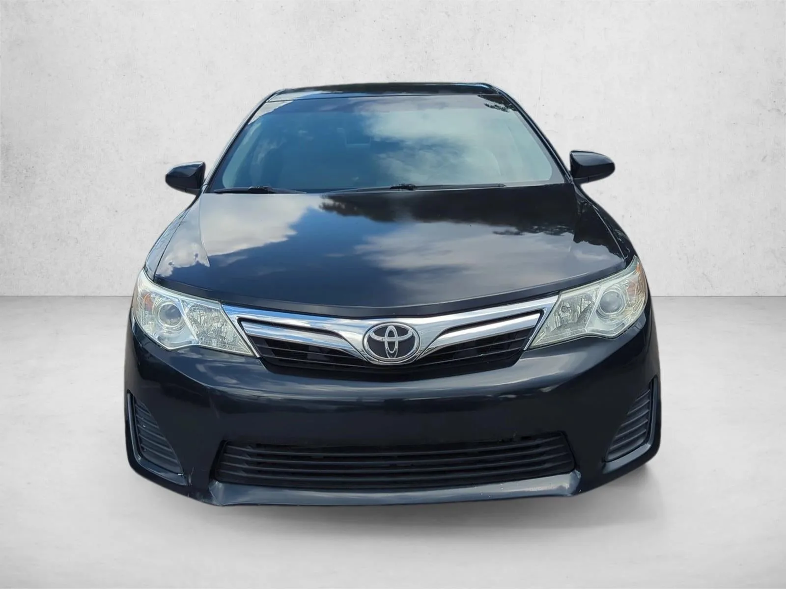 2012 Toyota Camry 4dr Sdn I4 Auto LE (Natl) photo 2