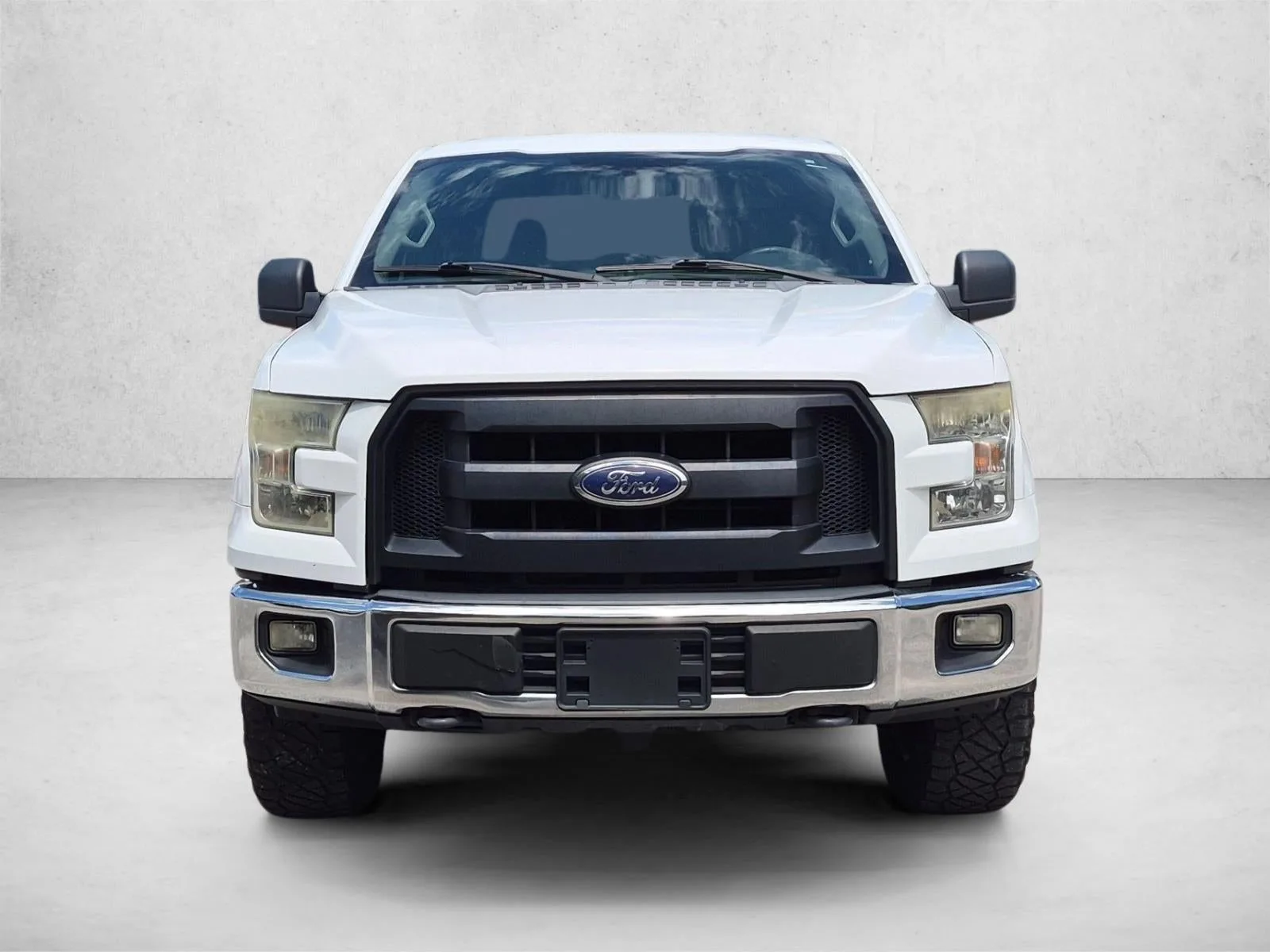 2015 Ford F-150 4WD SuperCrew 5-1/2 Ft Box XL photo 2