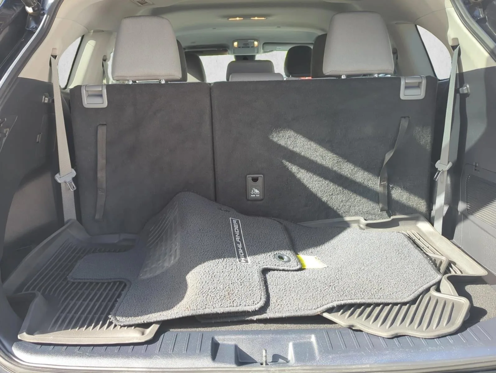 2020 Toyota Highlander LE FWD (GS) photo 10