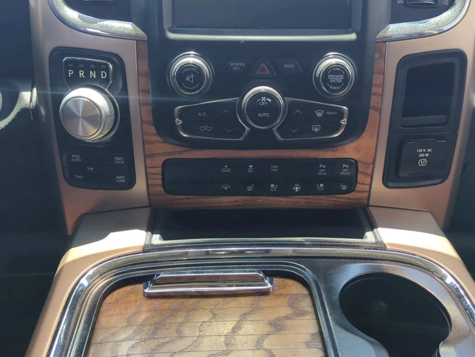 2018 RAM 1500 Longhorn 4x4 Crew Cab 5'7" Box *Ltd Avail* photo 11