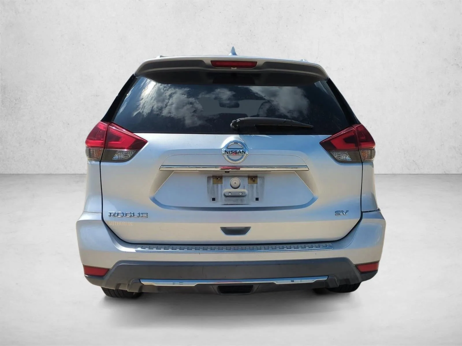2018 Nissan Rogue FWD SV photo 3