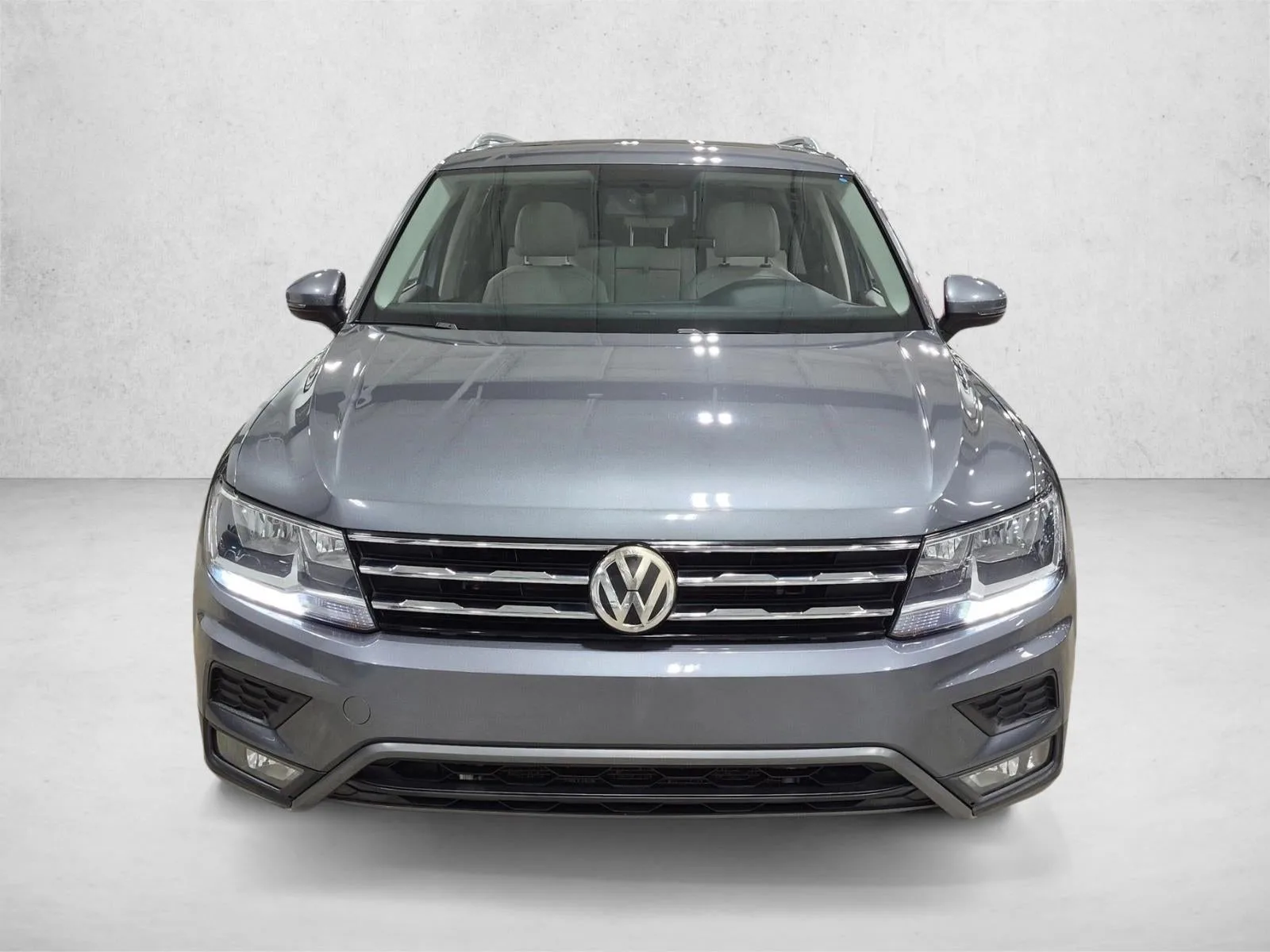 2018 Volkswagen Tiguan 2.0T SEL FWD photo 2