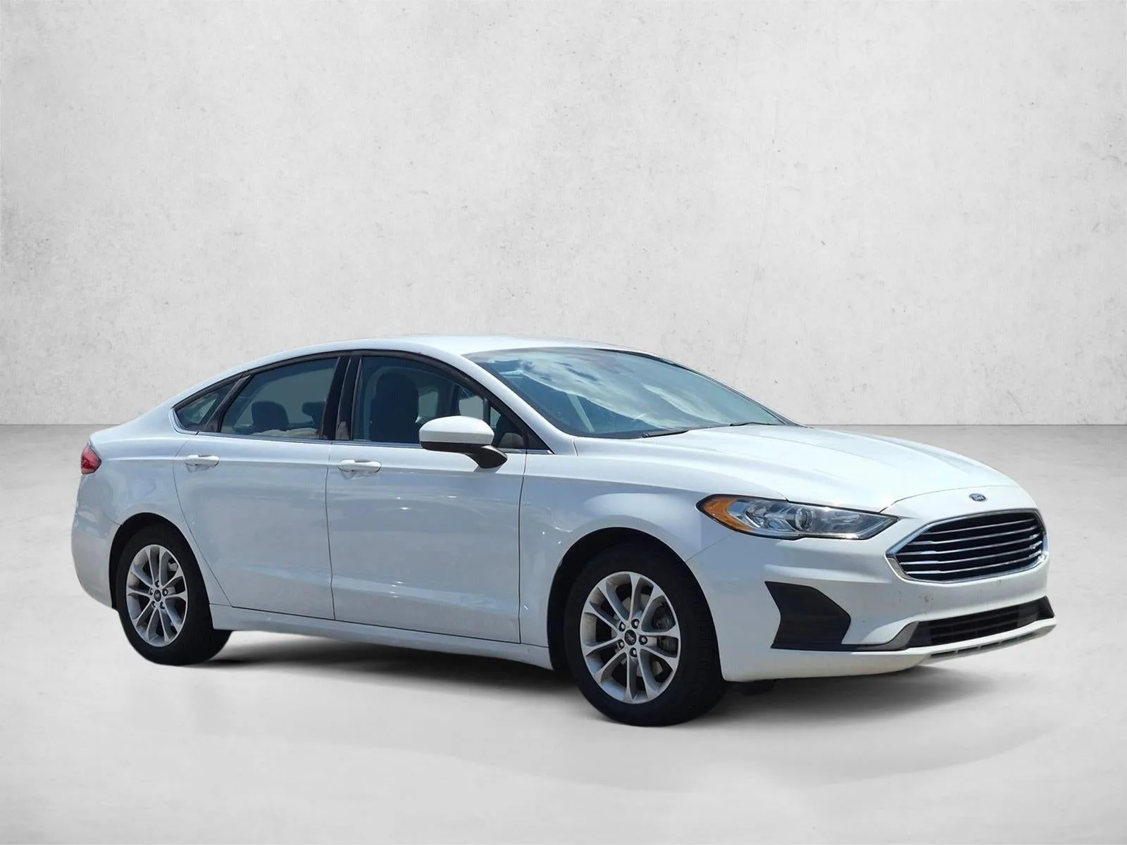 2019 Ford Fusion SE FWD photo 3