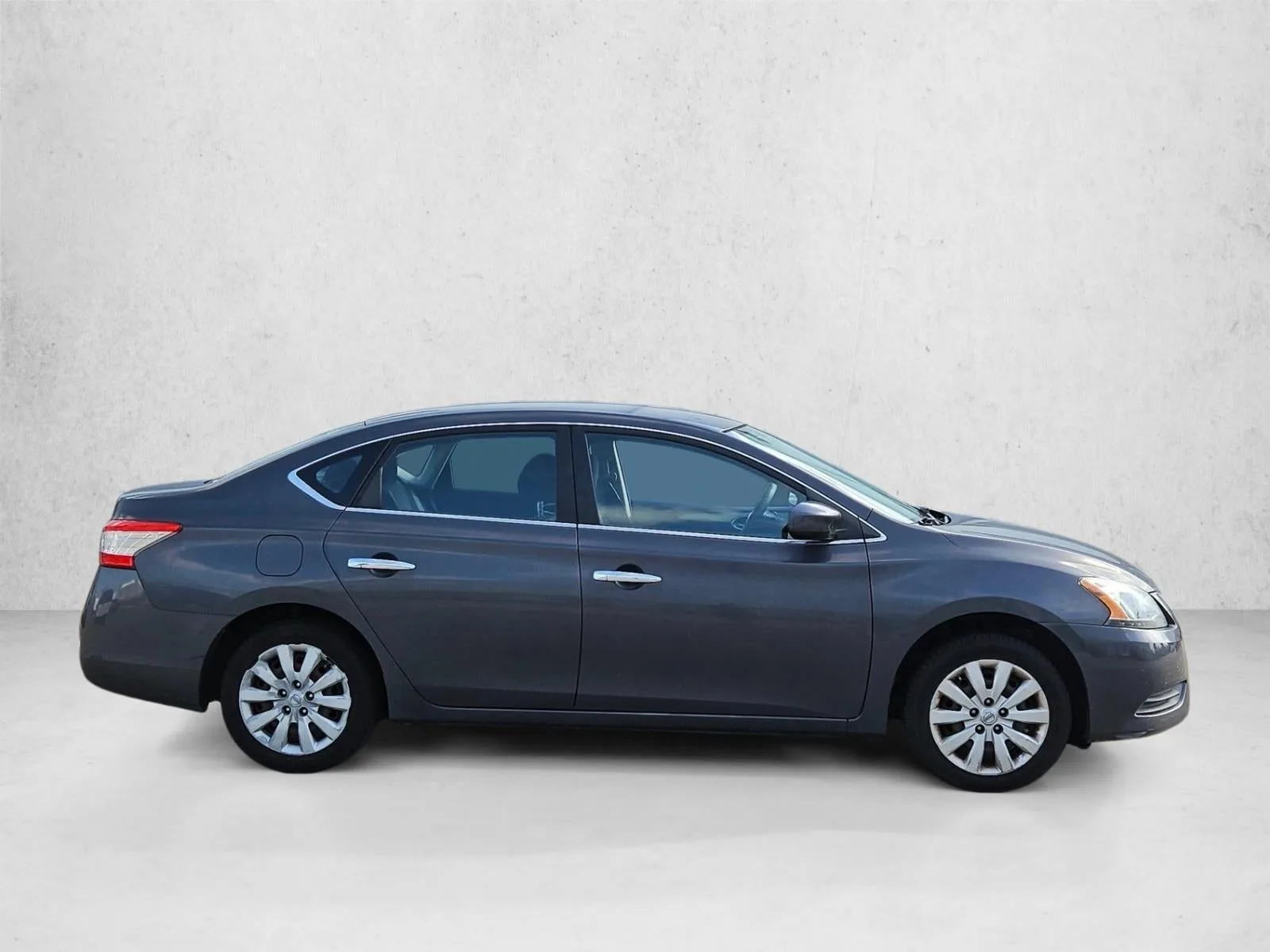 2014 Nissan Sentra 4dr Sdn I4 CVT SV photo 2