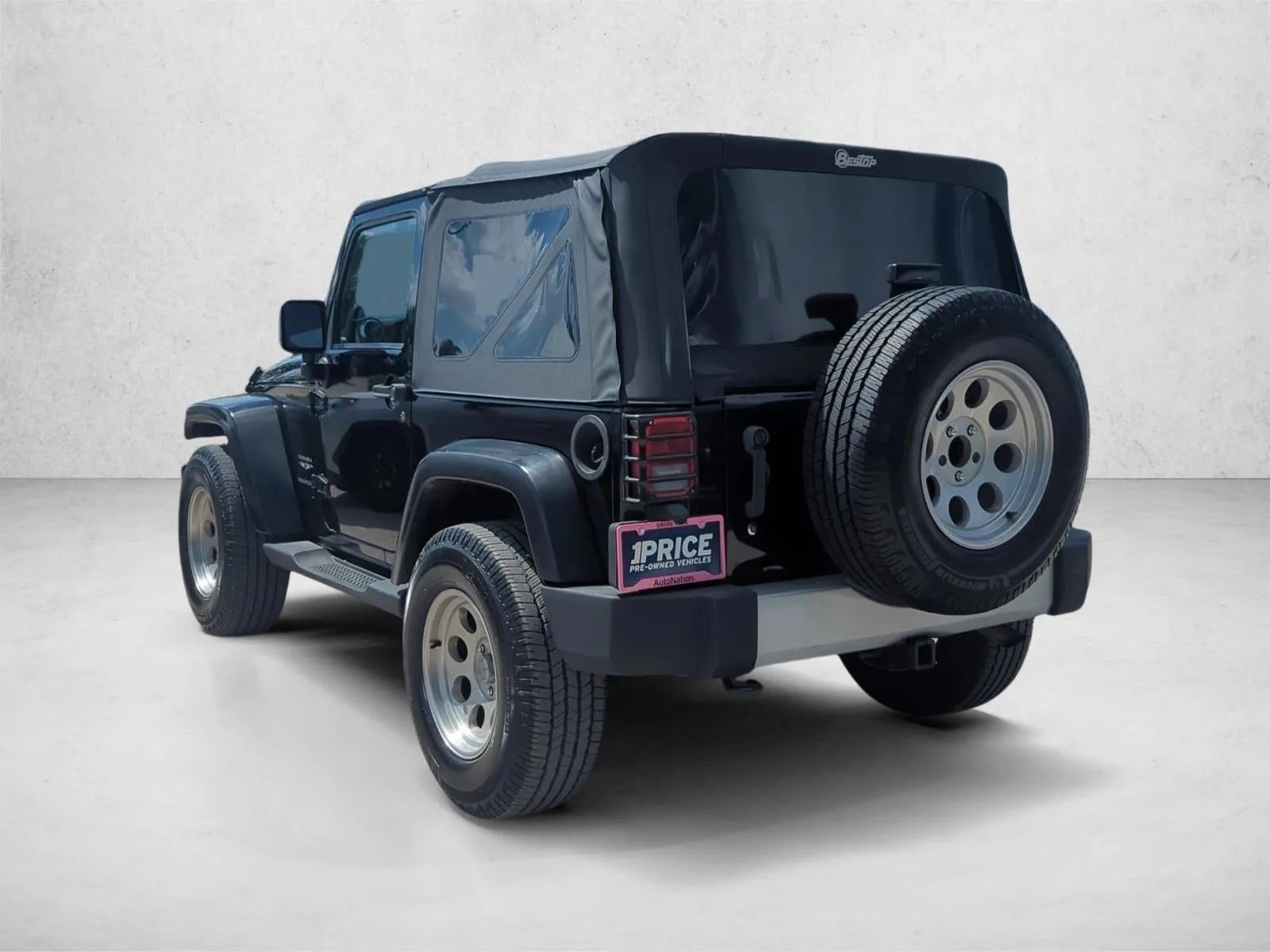 2013 Jeep Wrangler 4WD 2dr Sahara photo 7