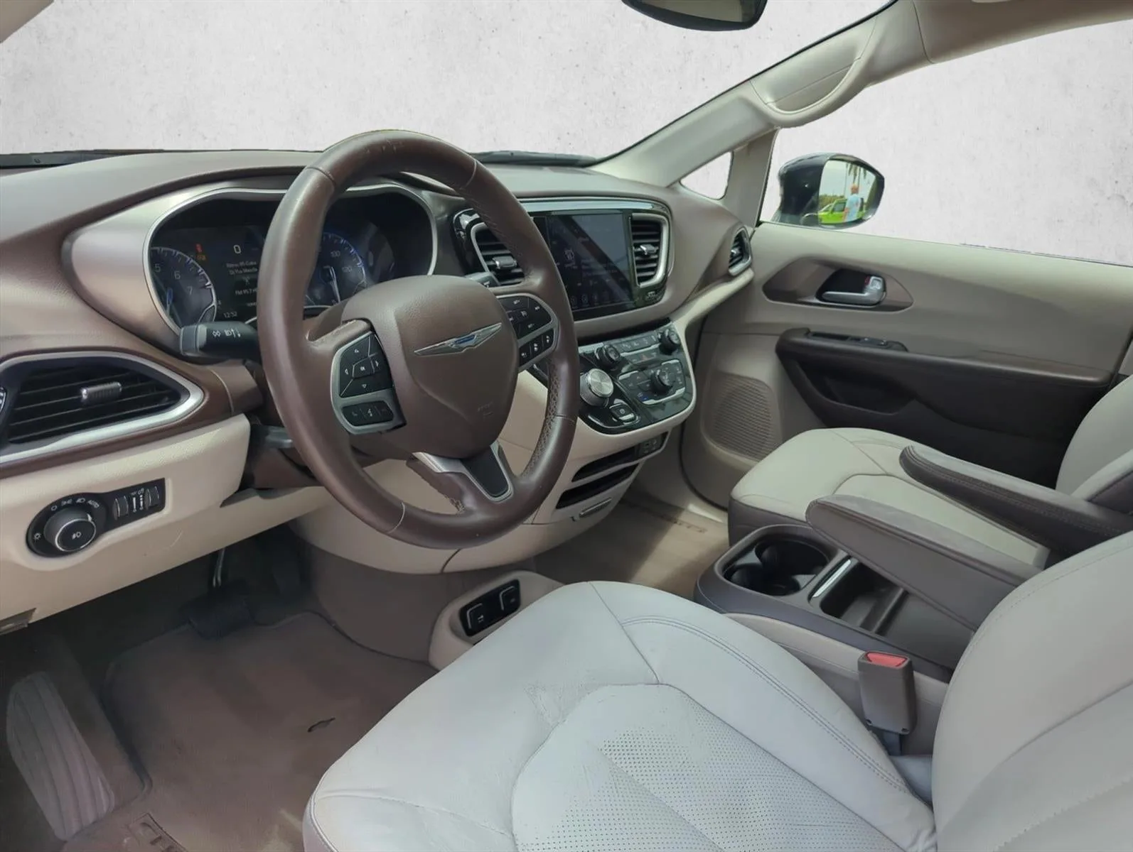 2018 Chrysler Pacifica Touring L FWD photo 5