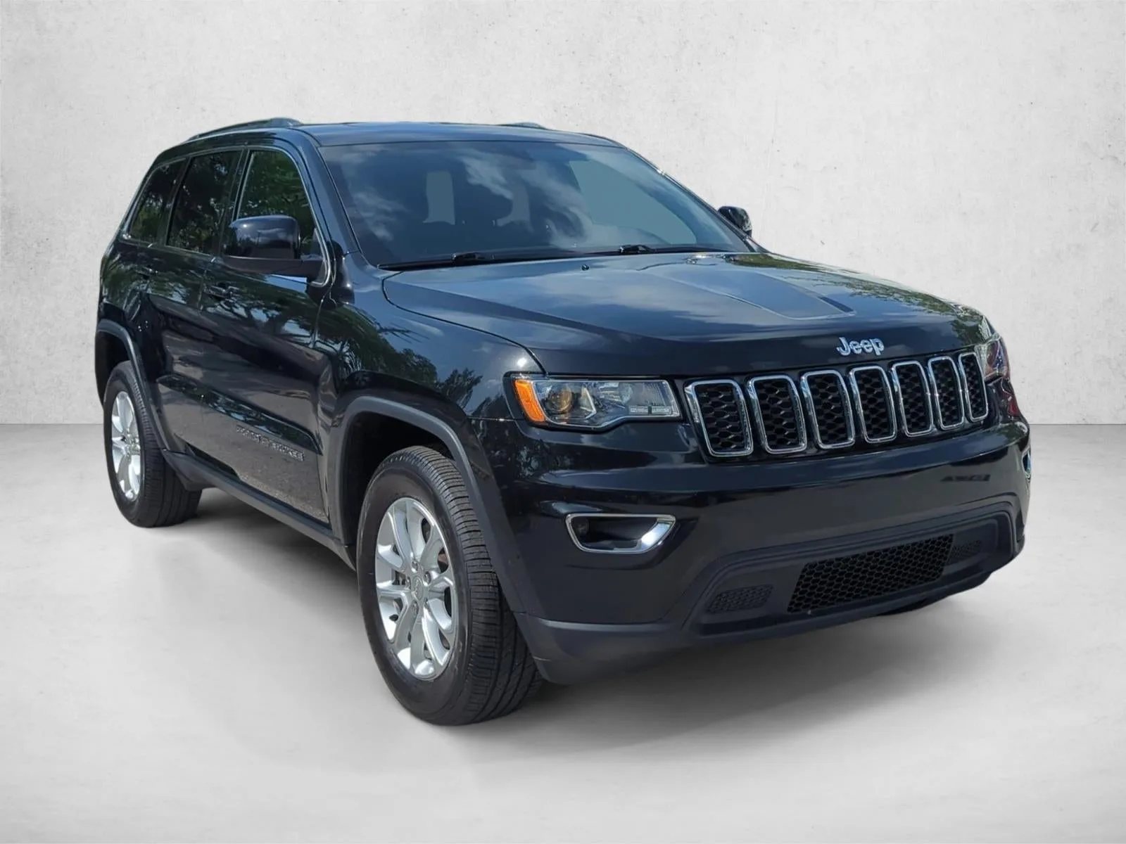 2021 Jeep Grand Cherokee Laredo E 4x2 photo 3