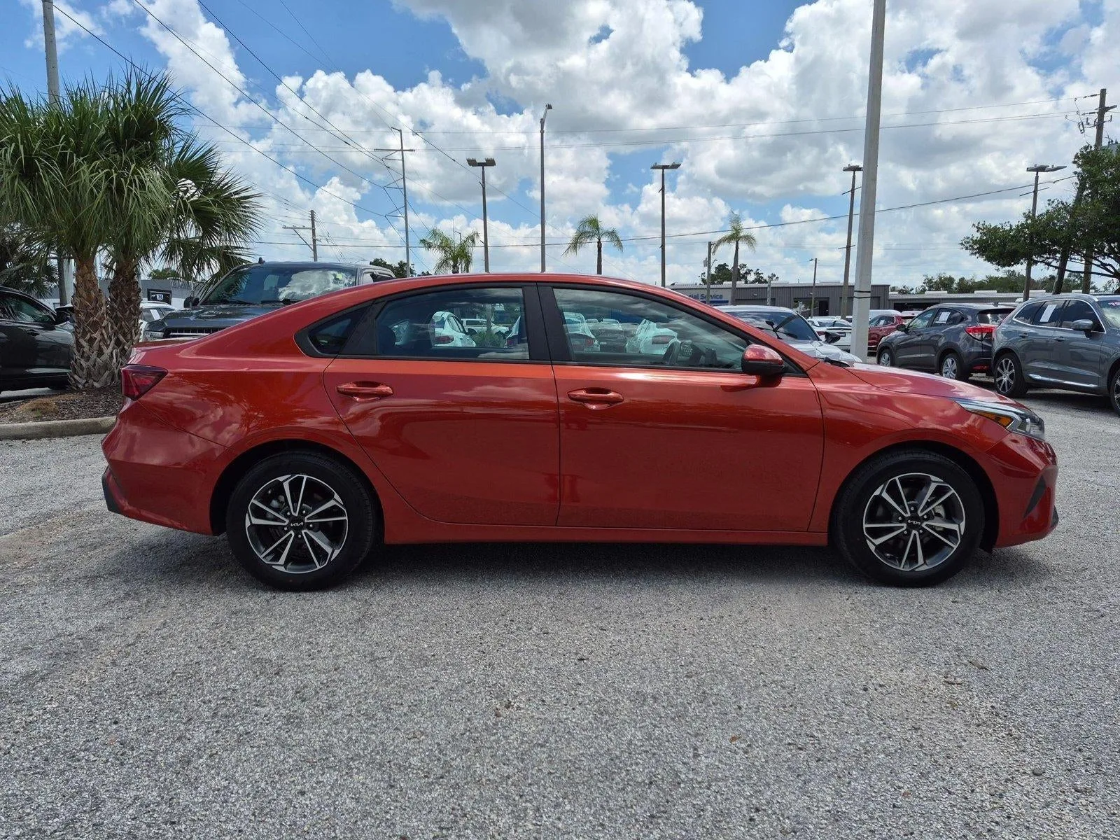 2022 Kia Forte LXS IVT photo 4