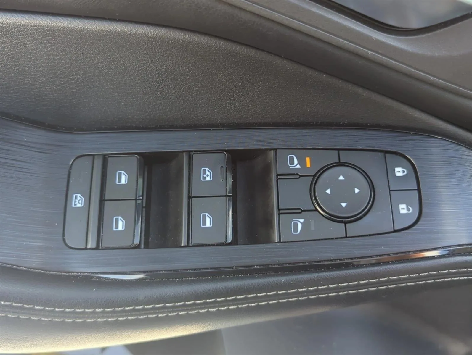 2024 Nissan Rogue AWD SV photo 8