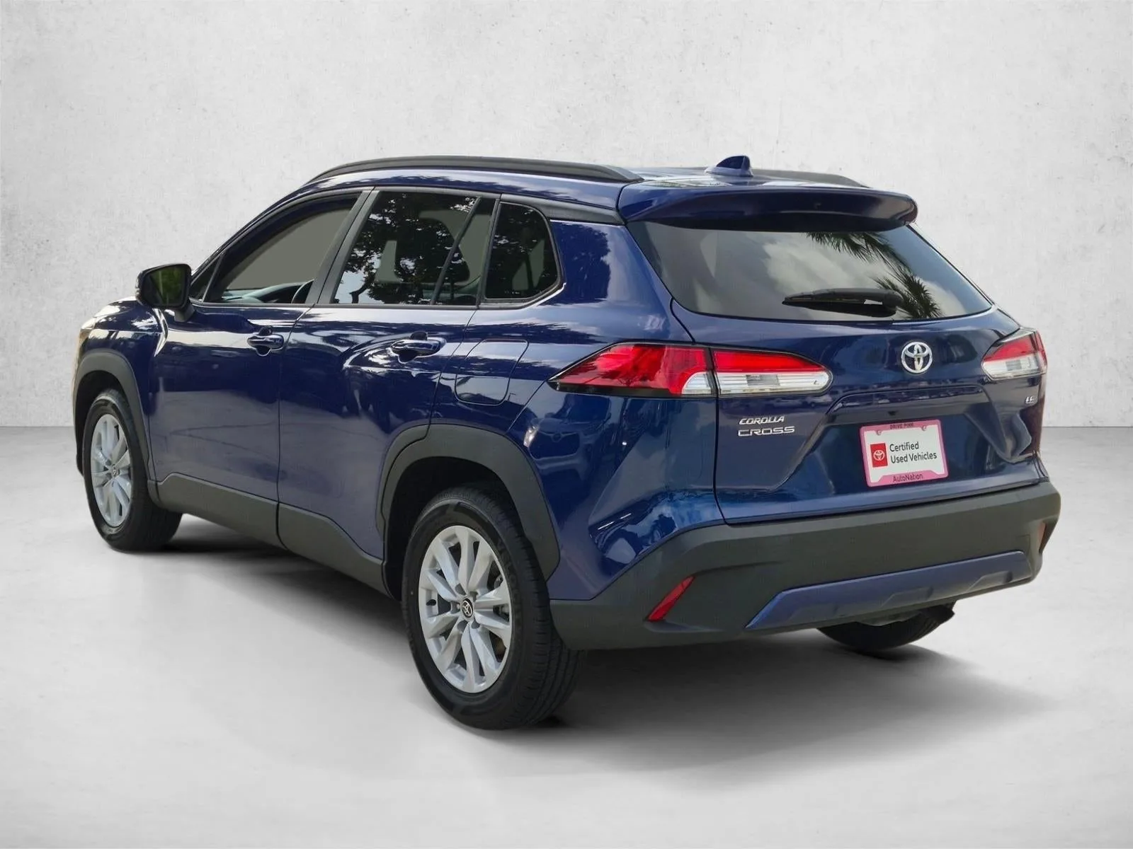 2022 Toyota Corolla Cross LE 2WD (Natl) photo 7