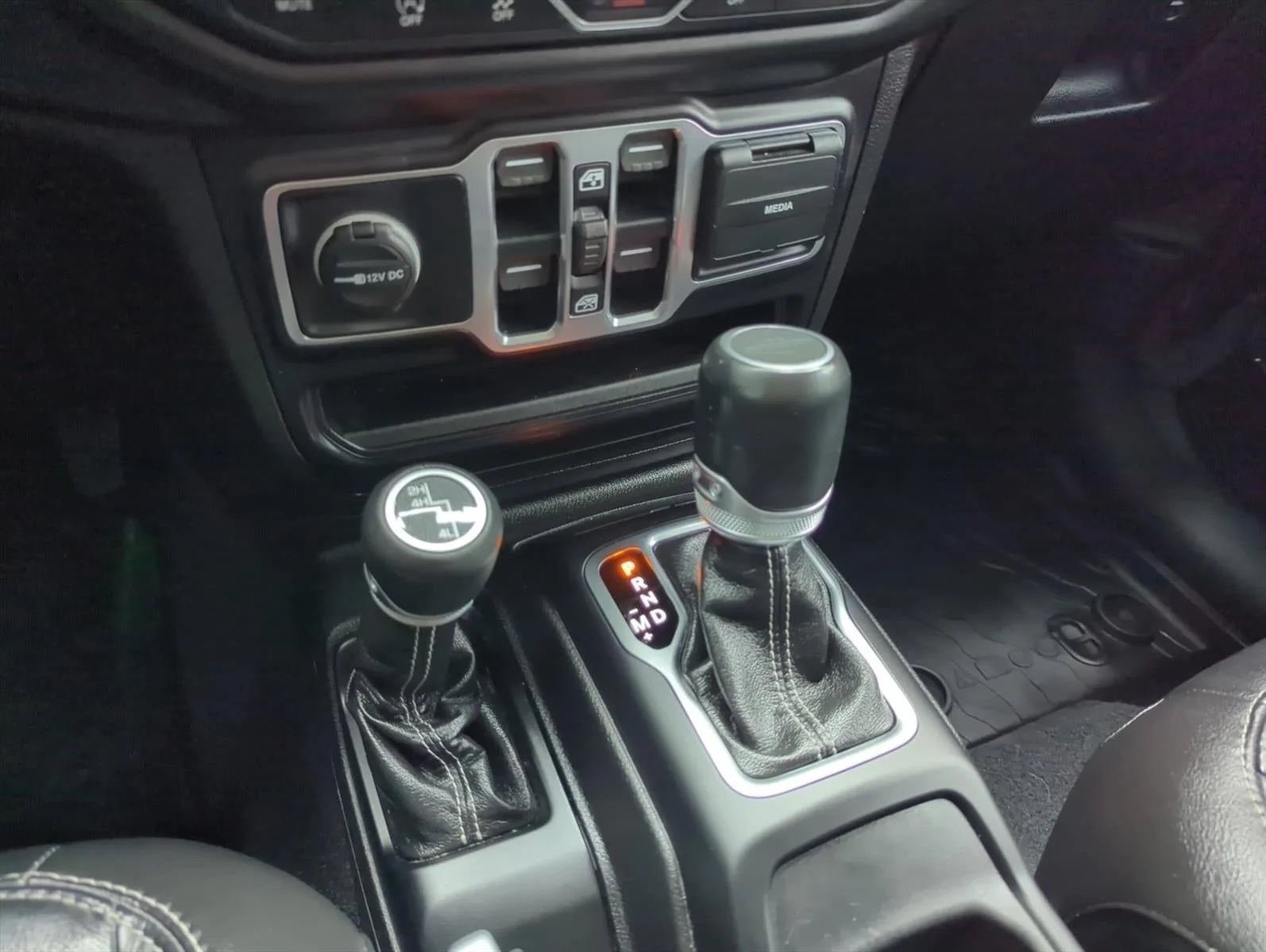2020 Jeep Gladiator Overland 4x4 photo 10