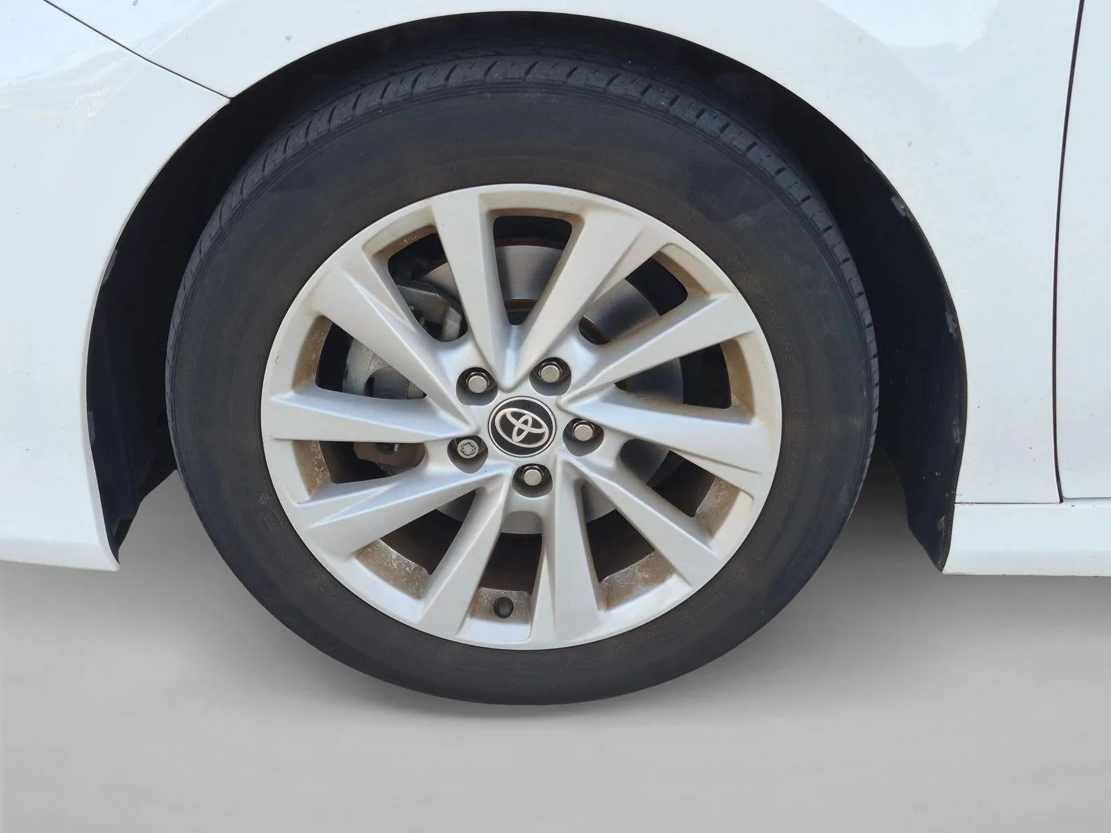 2022 Toyota Camry LE Auto (SE) photo 6