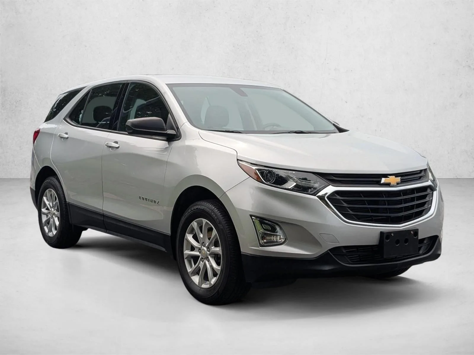 2019 Chevrolet Equinox LS photo 3