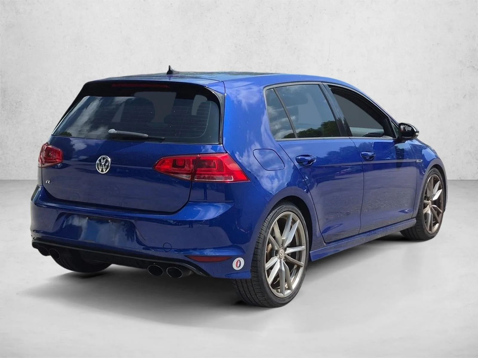 2017 Volkswagen Golf R Base photo 3