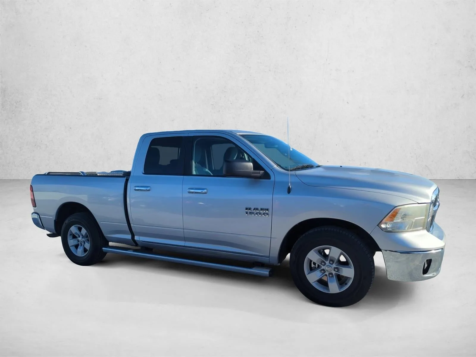 2016 RAM 1500 2WD Quad Cab 6.4 Ft Box SLT photo 4