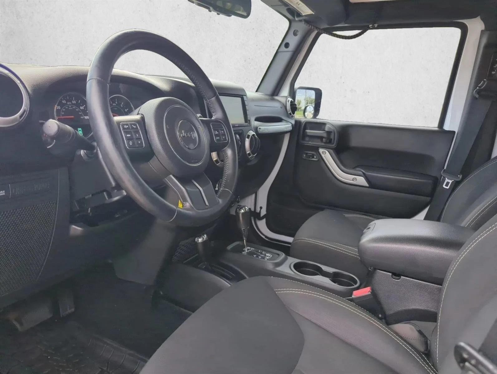 2015 Jeep Wrangler Unlimited 4WD 4dr Rubicon photo 9