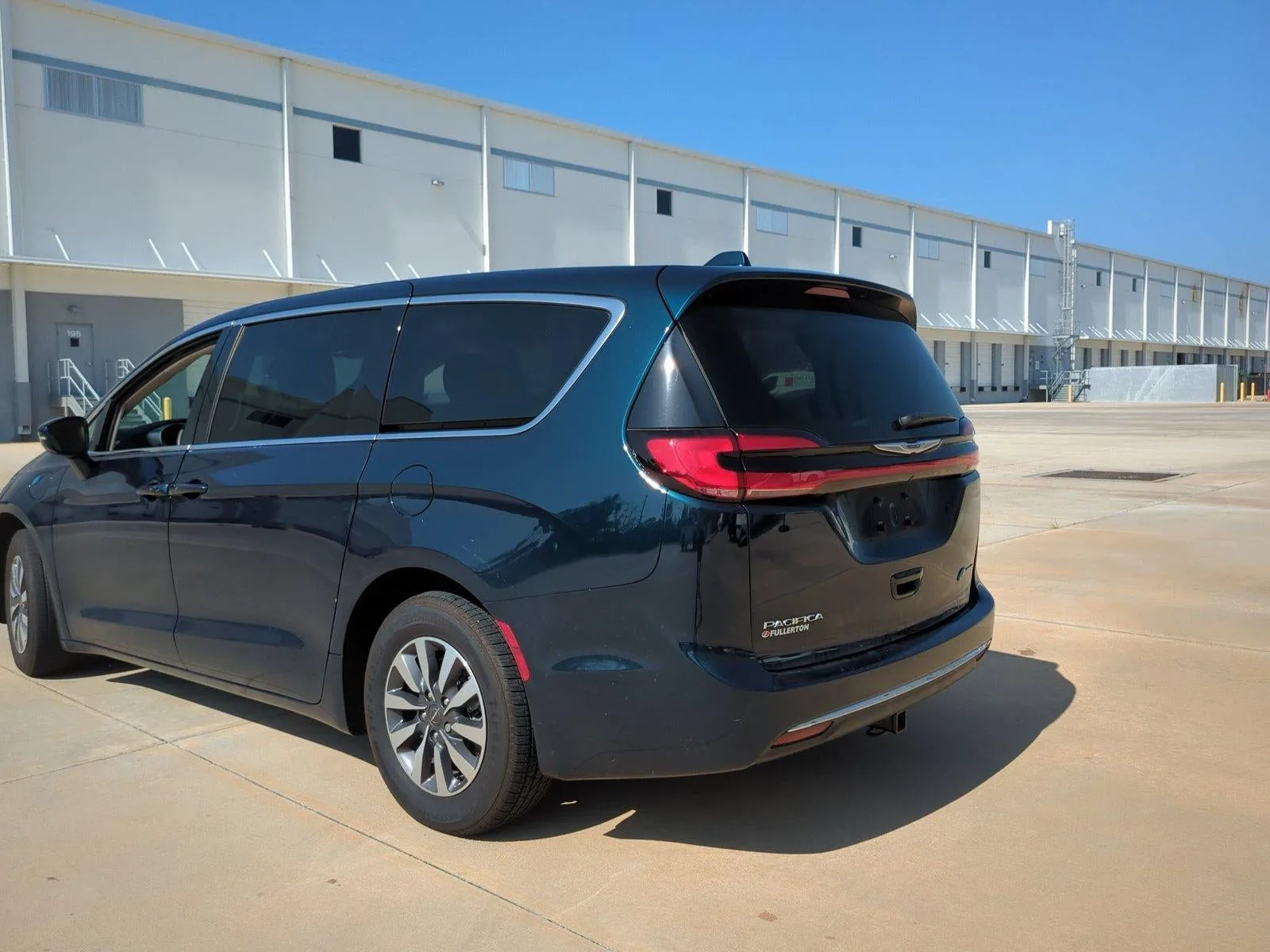 2022 Chrysler Pacifica Hybrid Touring L FWD photo 7