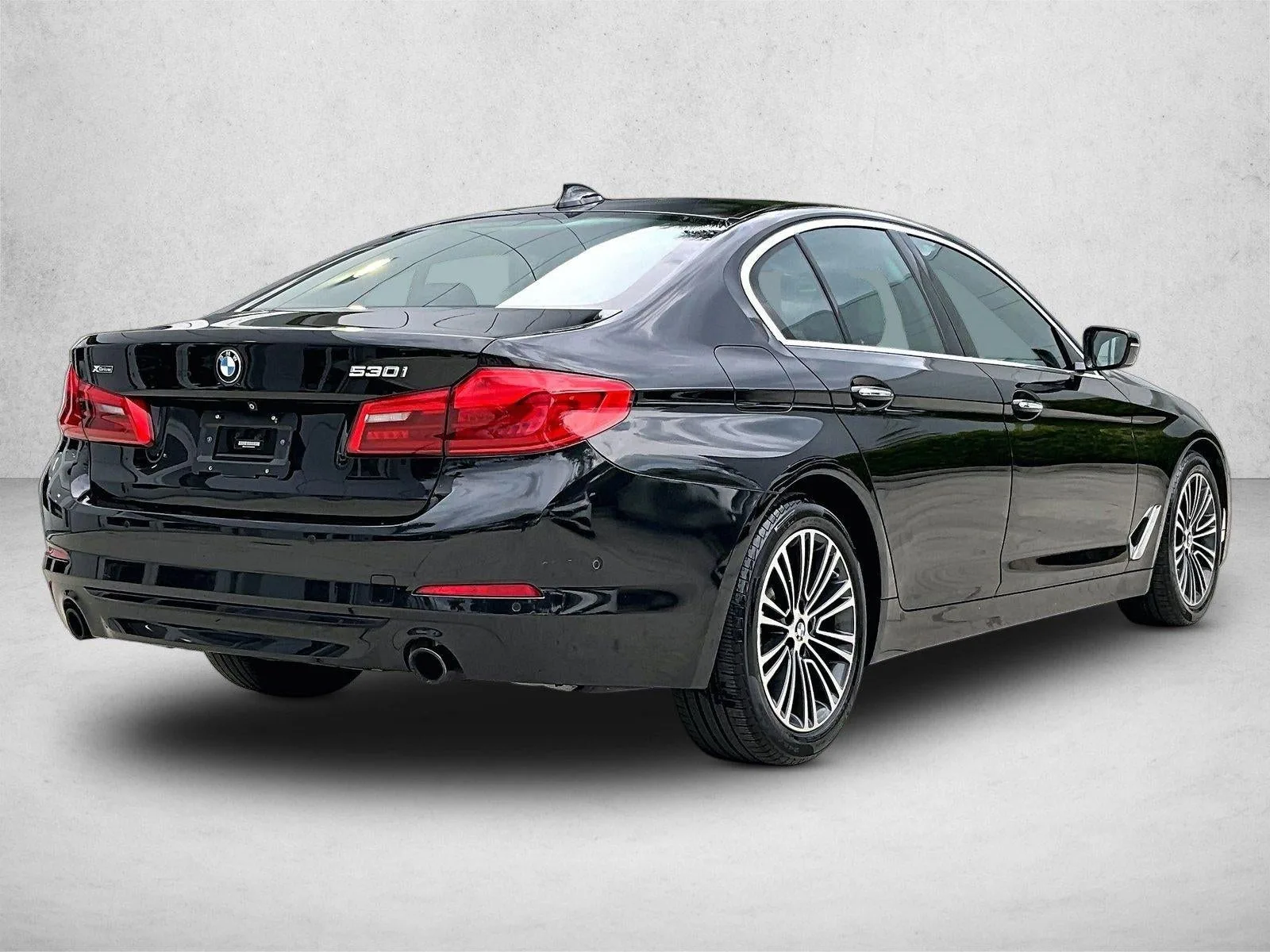 2017 BMW 530i xDrive Sedan photo 2