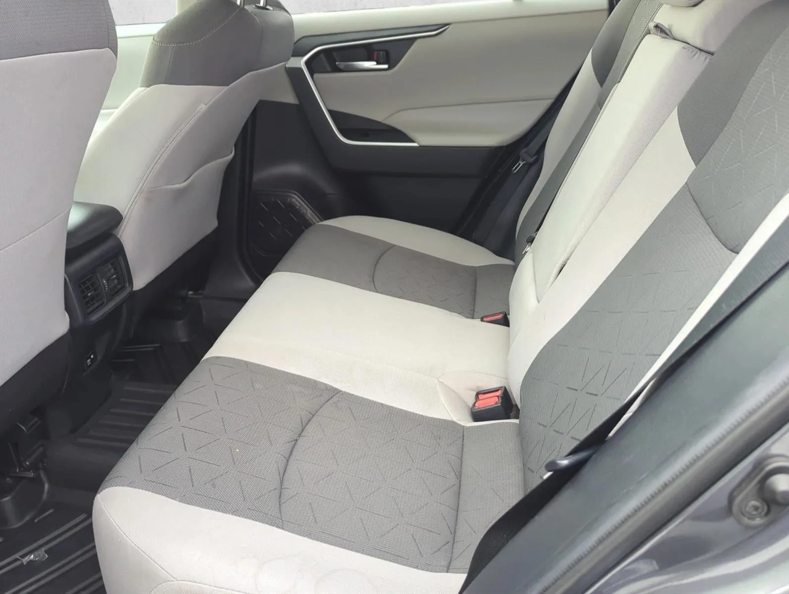 2021 Toyota RAV4 XLE FWD (GS) photo 9