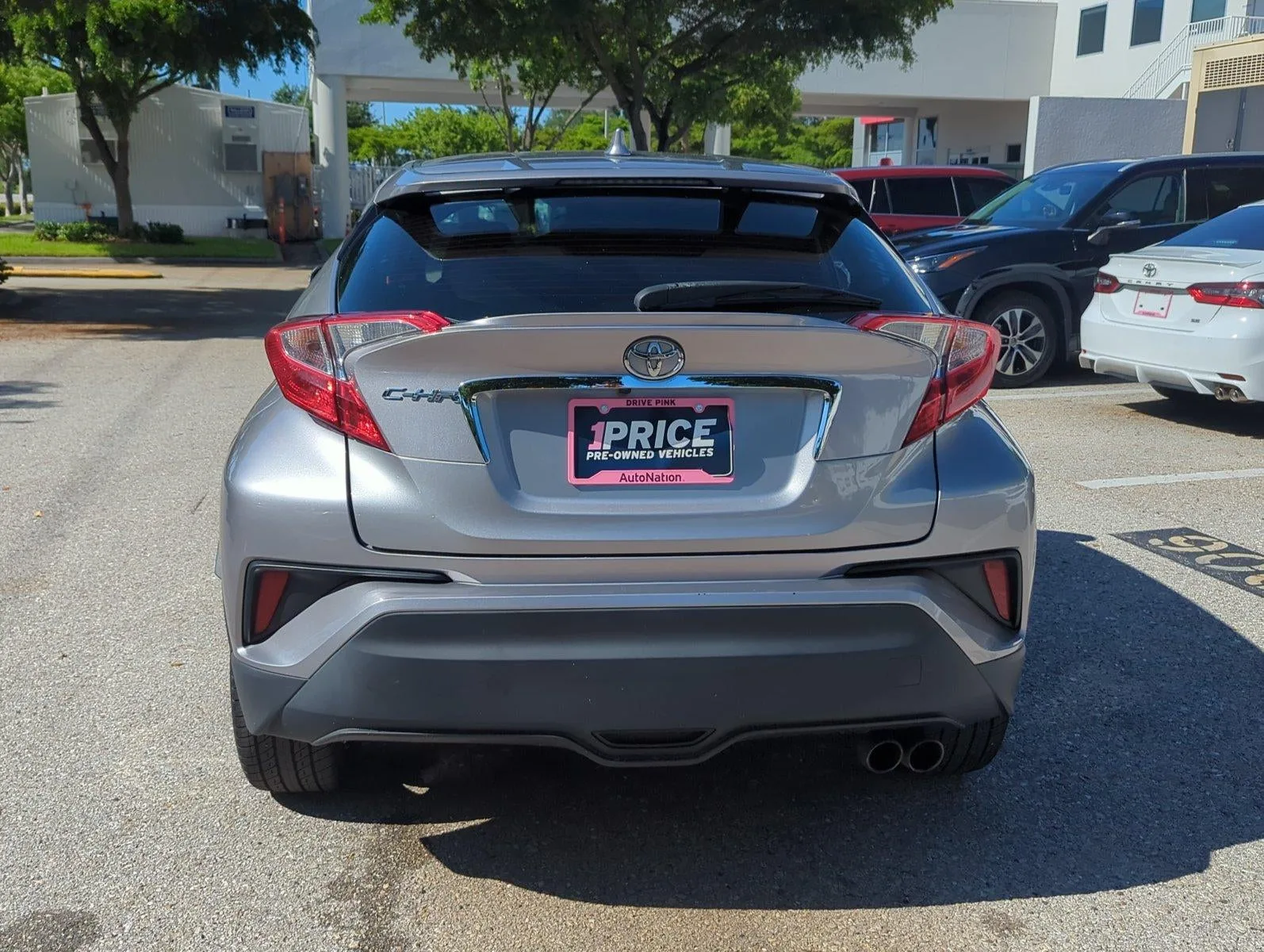 2020 Toyota C-HR XLE FWD (Natl) photo 6