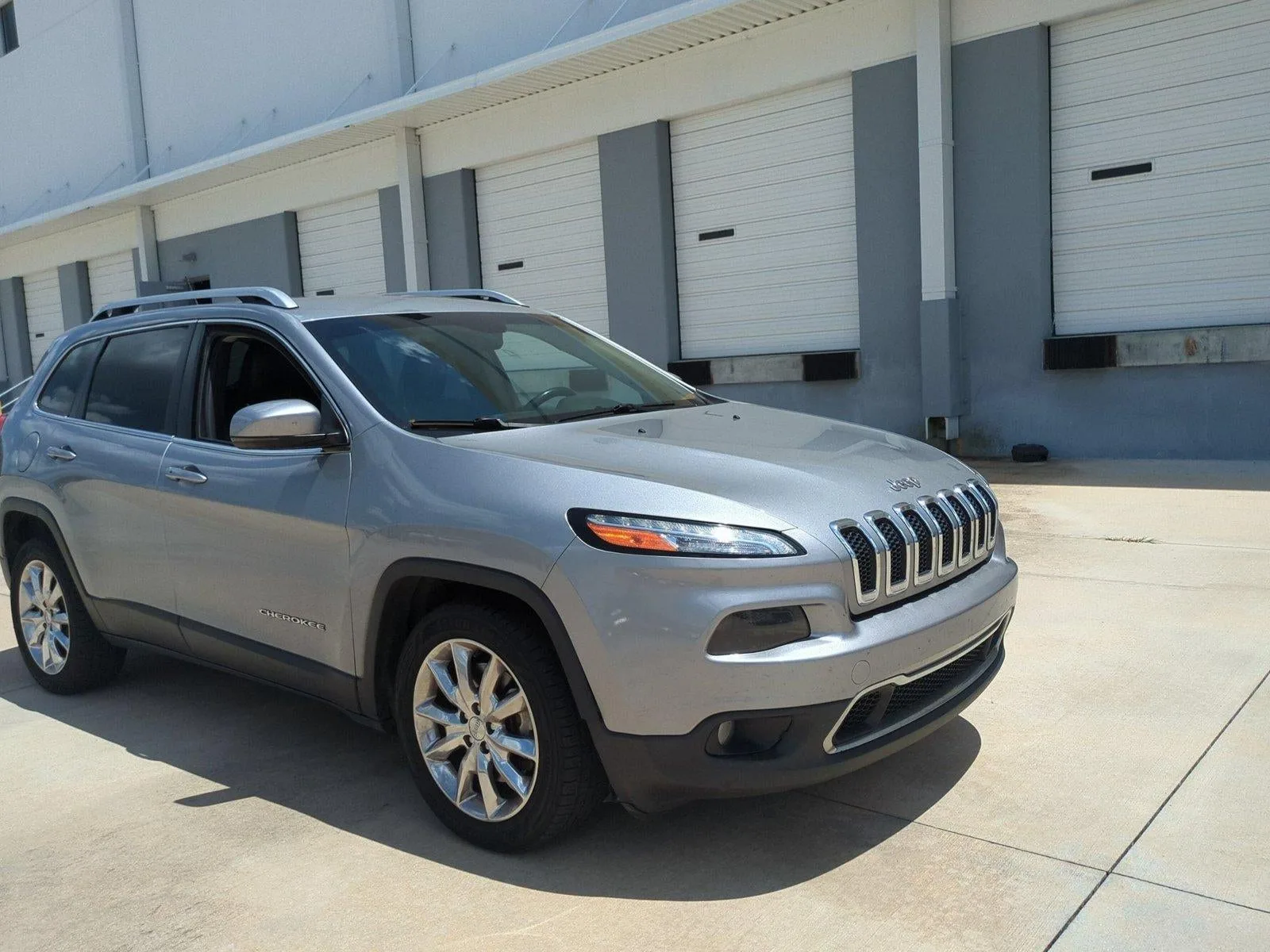 2015 Jeep Cherokee FWD 4dr Limited photo 3
