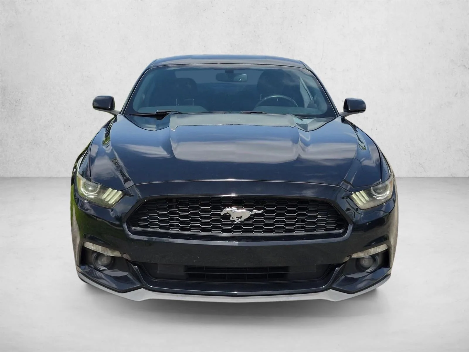 2016 Ford Mustang 2dr Fastback V6 photo 2