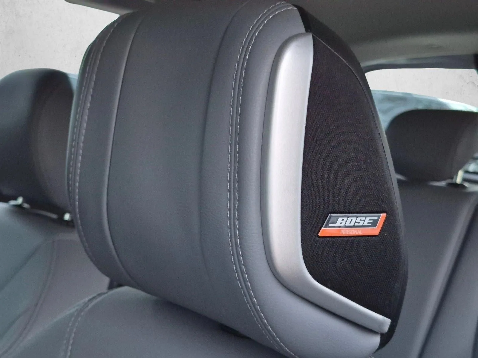 2023 Nissan Kicks SR FWD photo 12