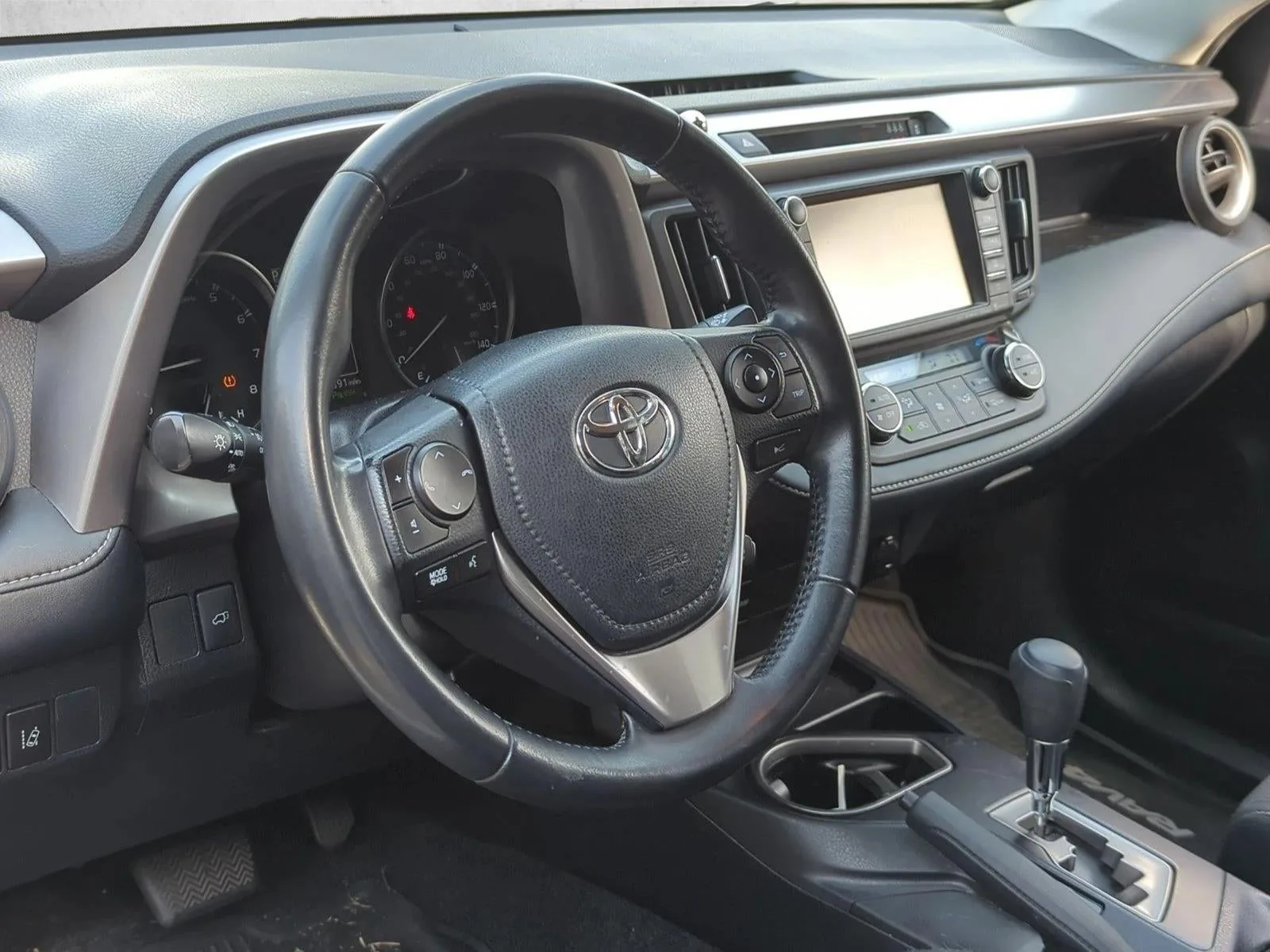 2018 Toyota RAV4 XLE FWD (GS) photo 9