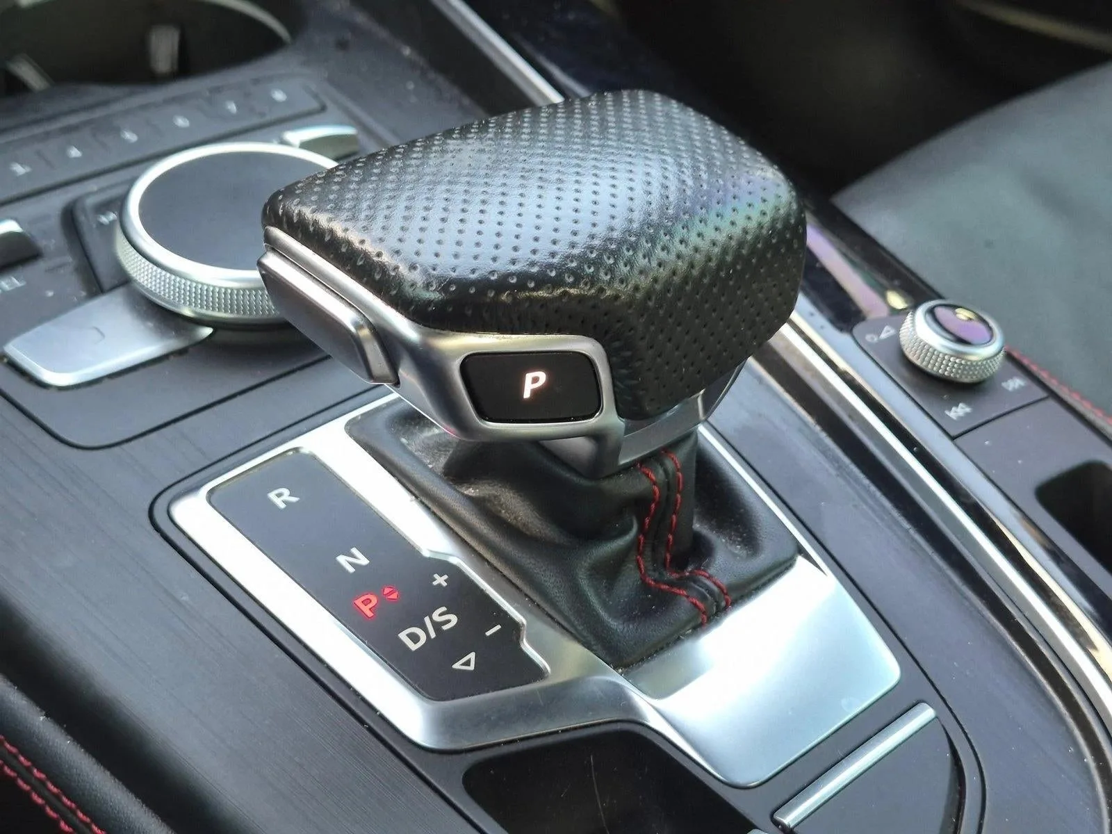 2019 Audi A4 Premium Plus 45 TFSI quattro photo 8