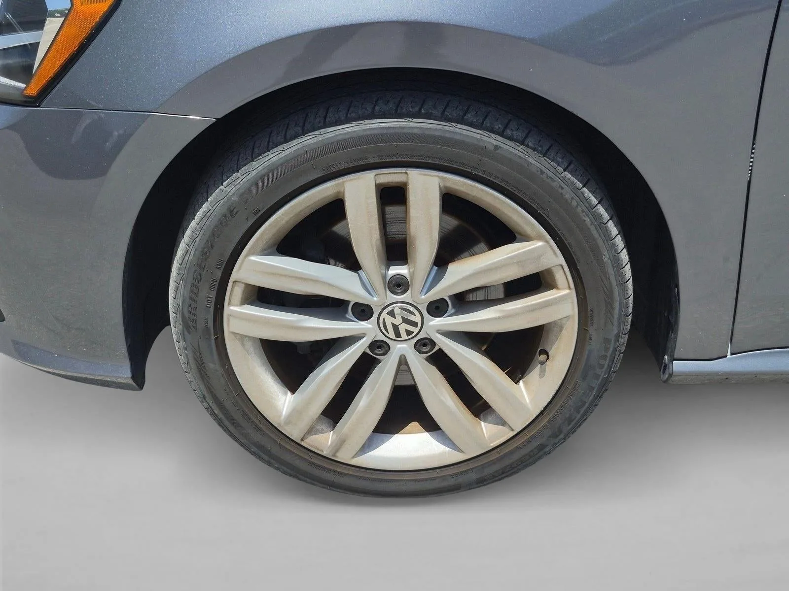 2019 Volkswagen Passat 2.0T Wolfsburg Edition photo 5