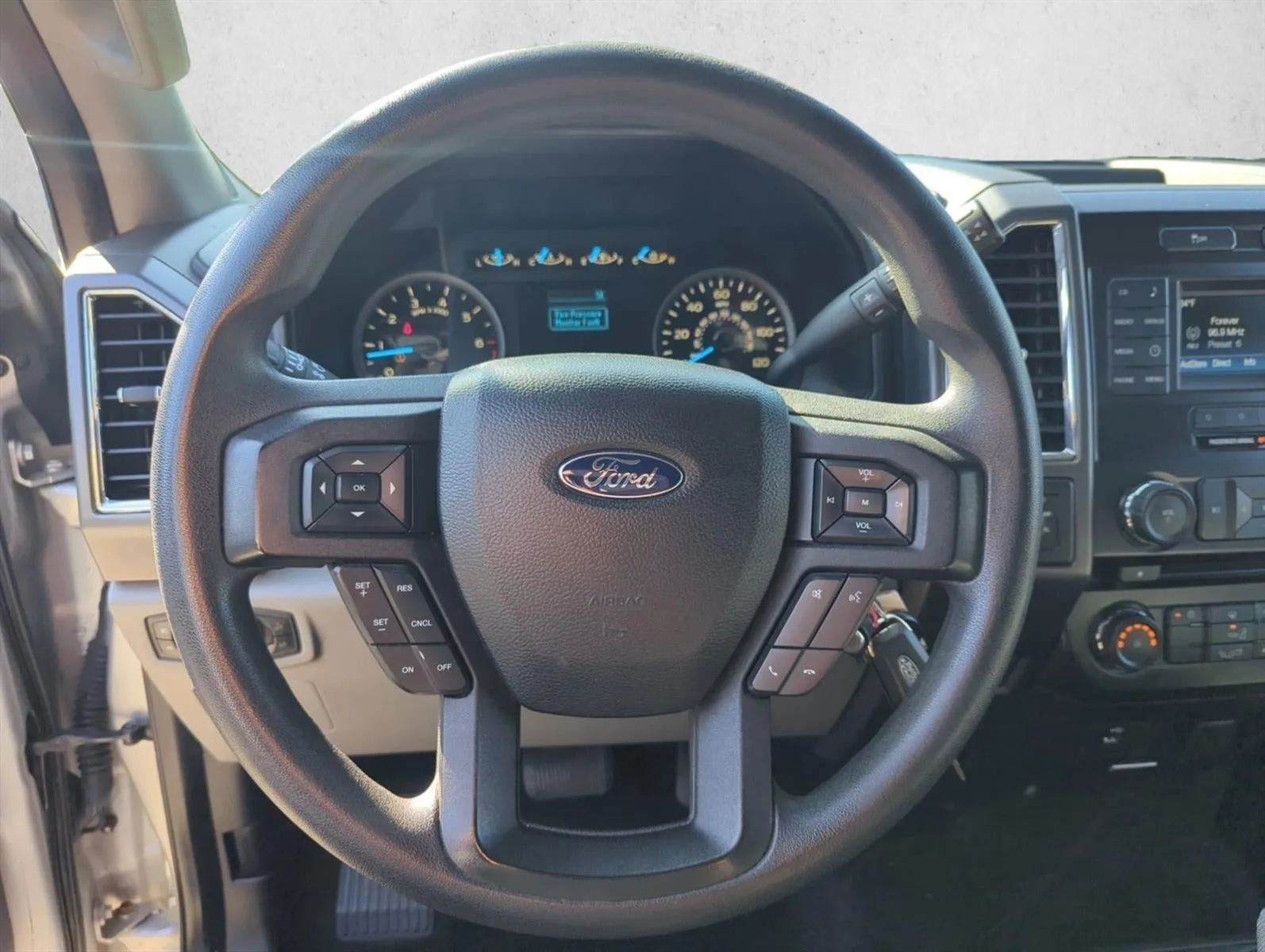 2016 Ford F-150 4WD SuperCrew 5-1/2 Ft Box XLT photo 11