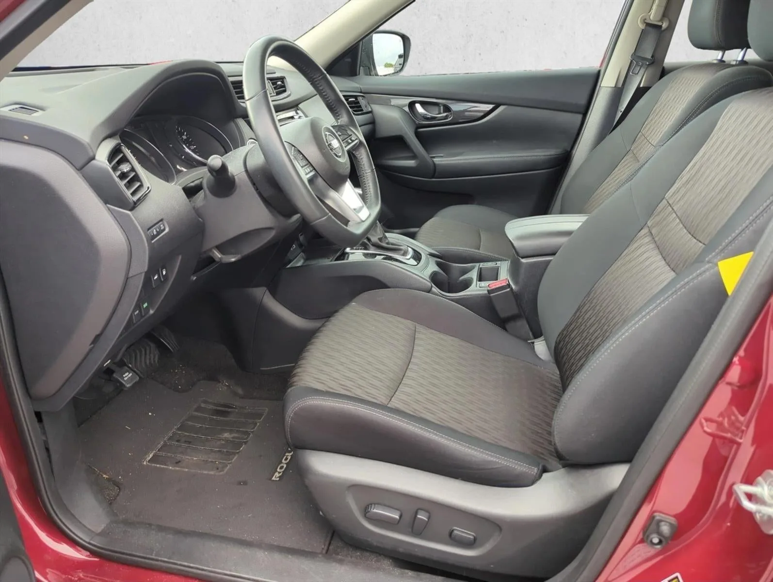 2018 Nissan Rogue FWD SV photo 11