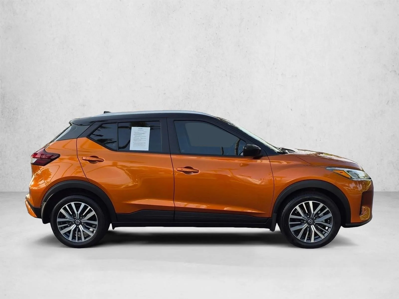 2021 Nissan Kicks SV FWD photo 4