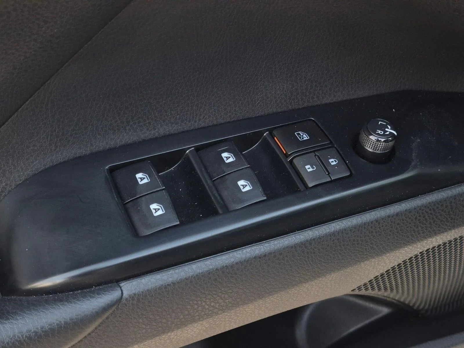 2020 Toyota Camry Hybrid SE CVT (Natl) photo 9