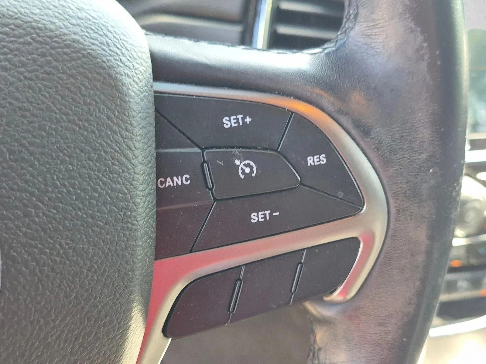 2019 Jeep Grand Cherokee Altitude 4x2 photo 11
